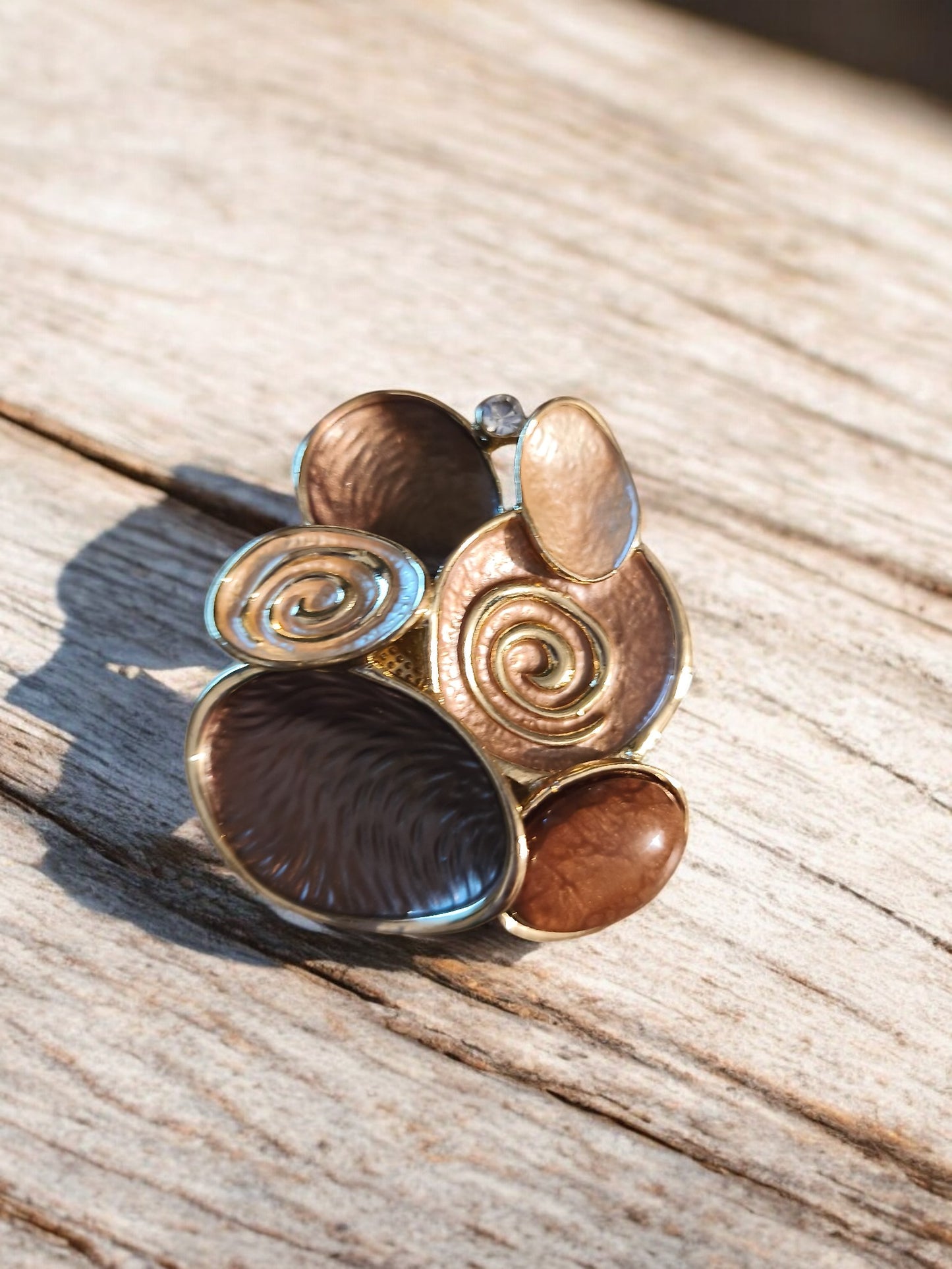 Broche aimantée art