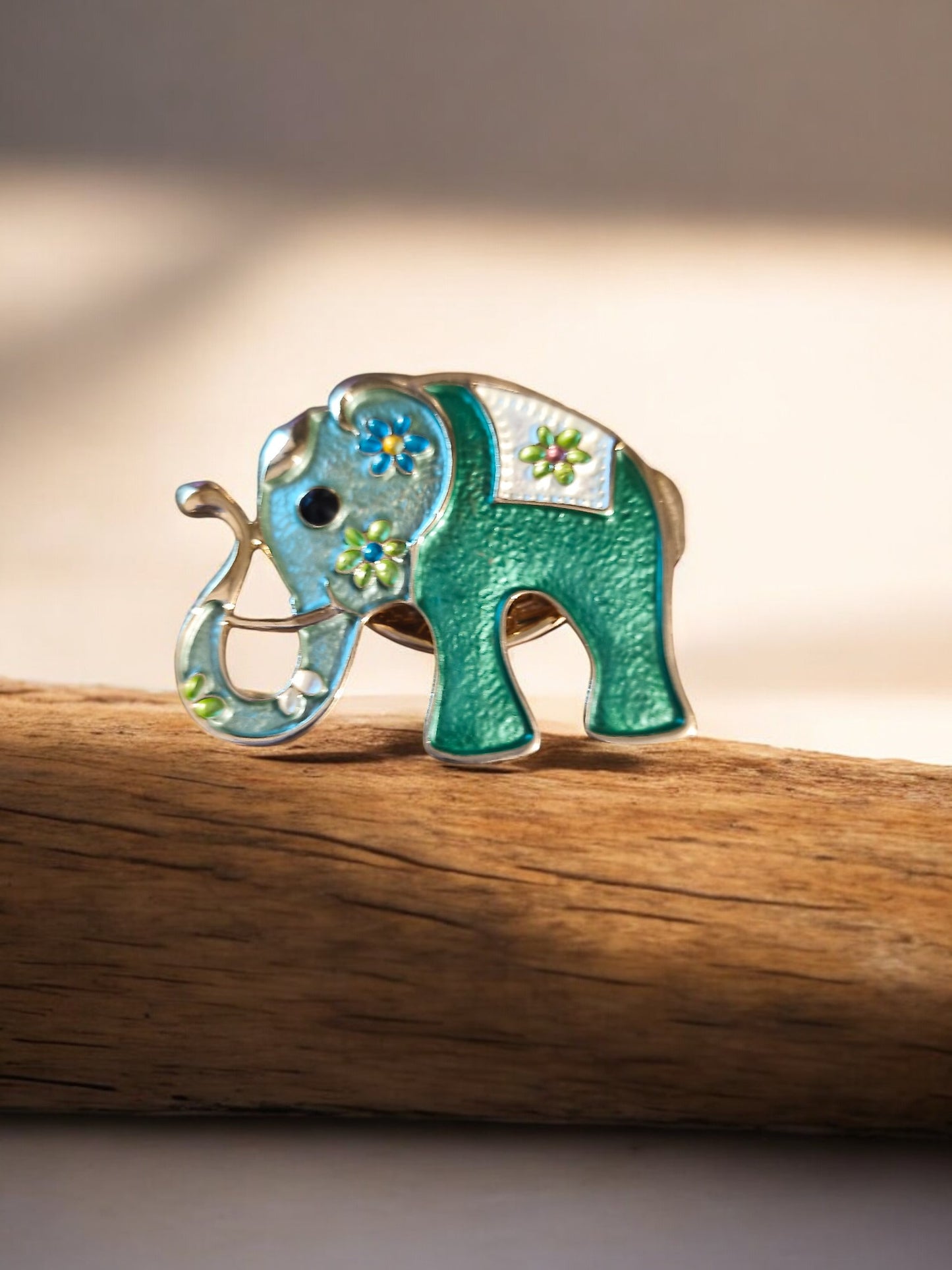 Broche aimantée élephant