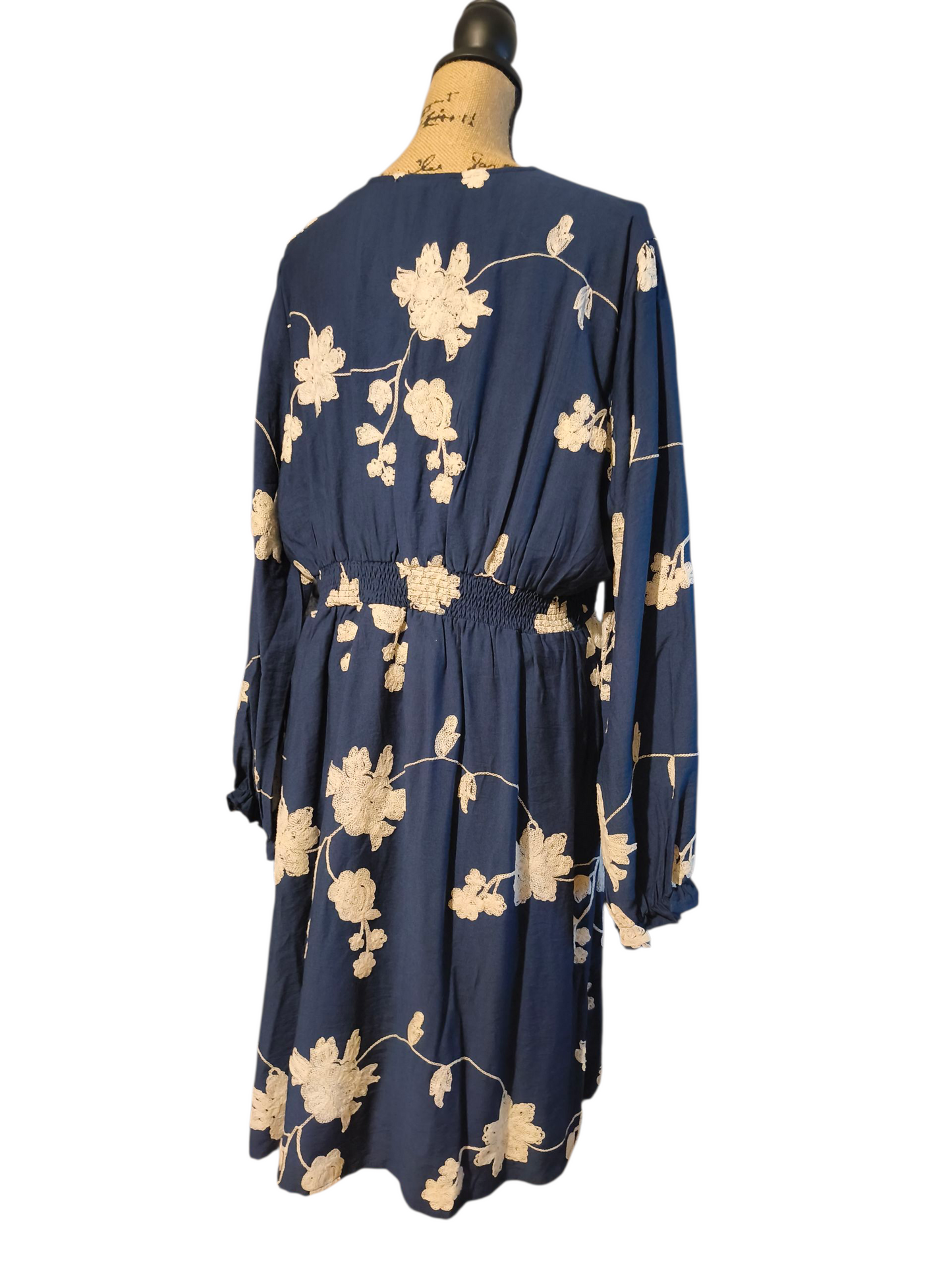 Robe avec broderie Mobelle