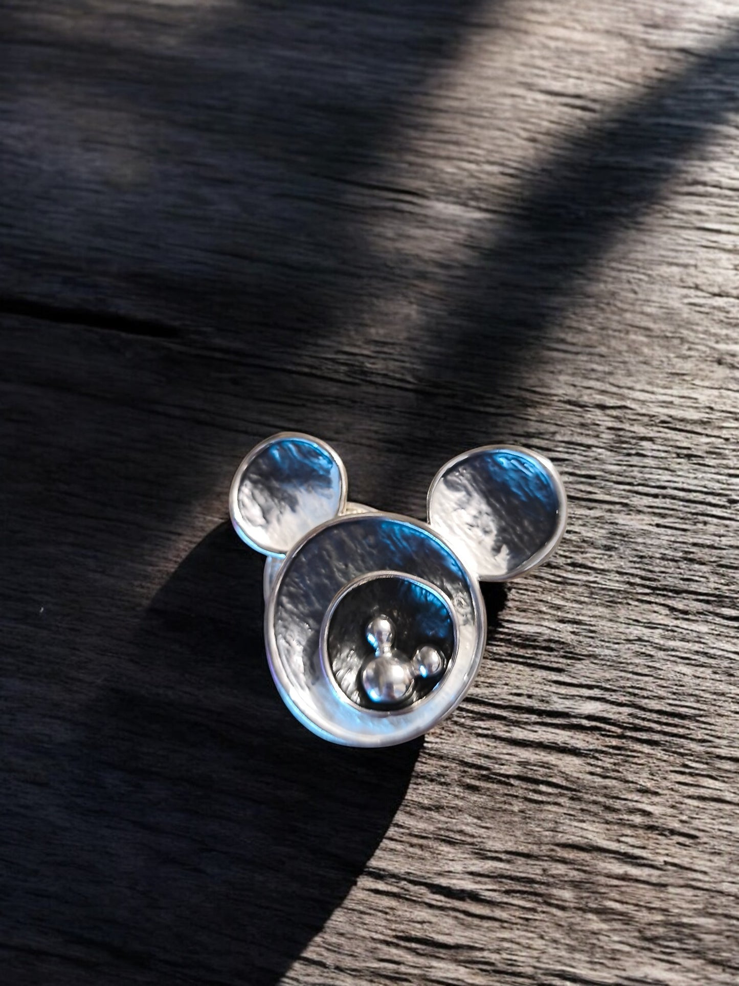 Broche aimantée mickey